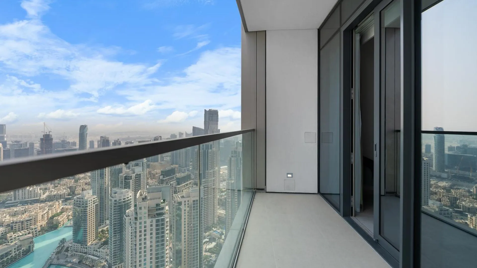Iconic Burj Khalifa & Fountain View - 2Br - Signature Grande Residences Dubai Apartment